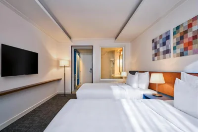 Tweepersoonskamer met 2 aparte bedden en balkon — M Village Hotel Thợ Nhuộm, a brand of Modern Village Lifestyle